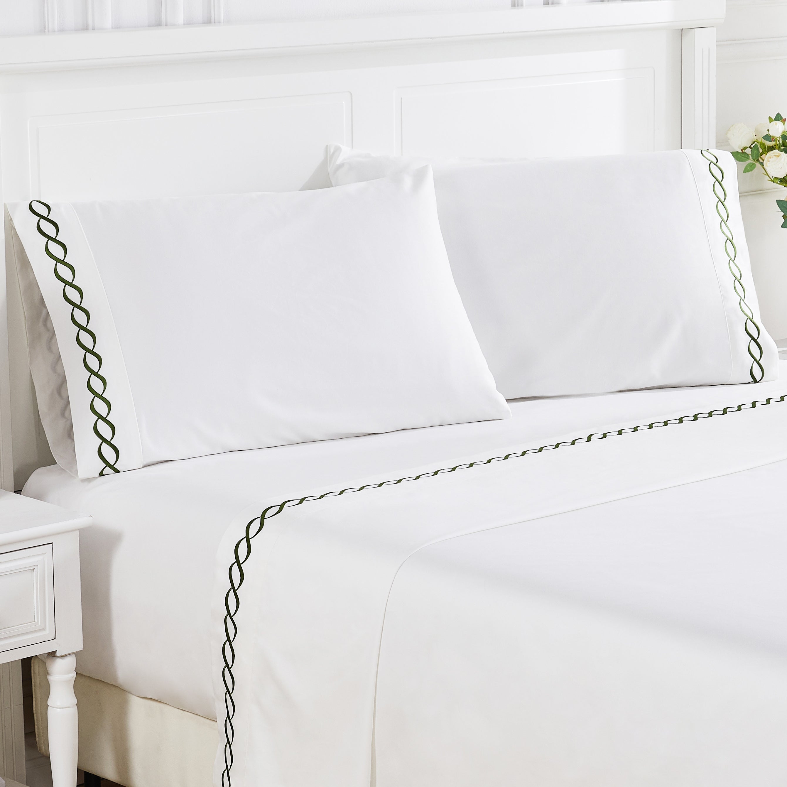 600 Thread Count Rope Embroidered Sheet Set